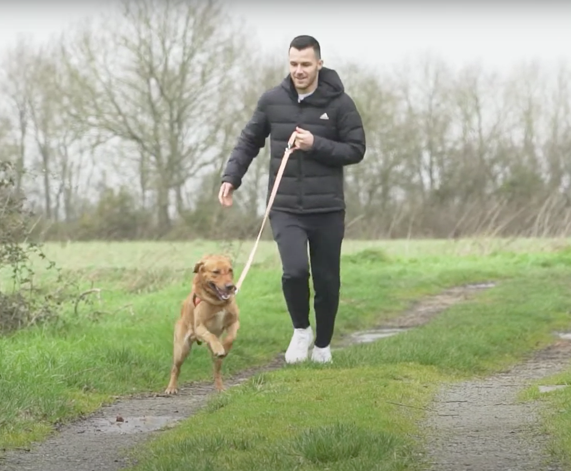 Antonin Bobichon avec un chien